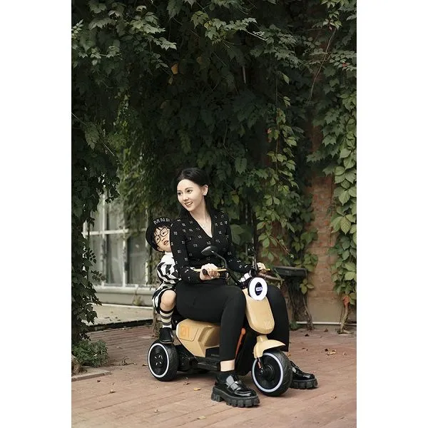 Cov Menyuam Hluav Taws Xob Tricycle